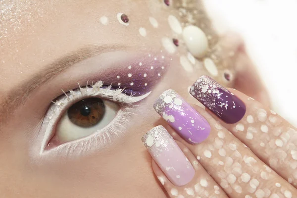 Maquillaje de nieve y manicura . — Foto de Stock