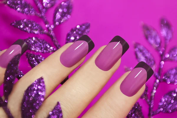 Lila manicure. — Stockfoto