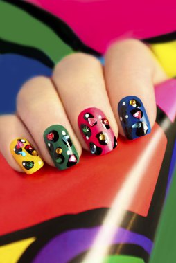 renkli manikür.