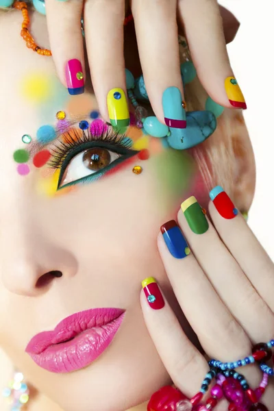 Manicura y maquillaje francés colorido . —  Fotos de Stock