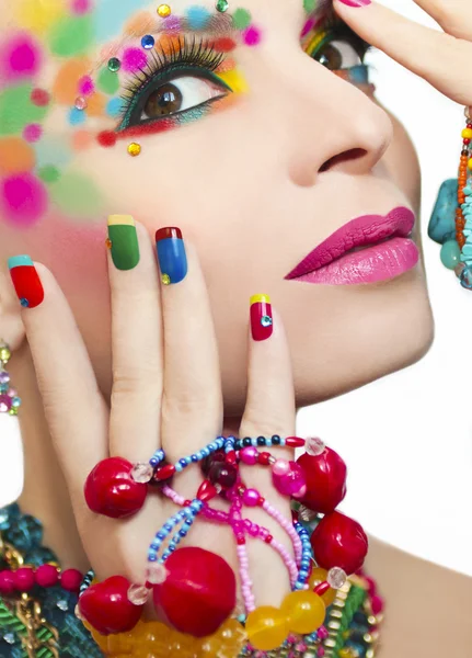 Maquillaje colorido y manicura . — Foto de Stock