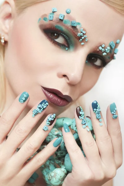 Manicure and makeup with beads. — Stock Photo, Image
