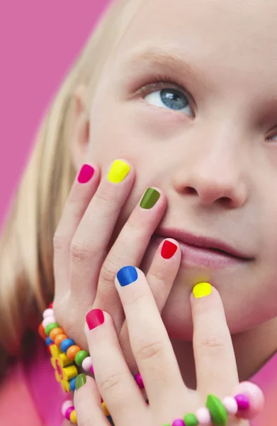Manicura multicolor para niños . — Foto de Stock