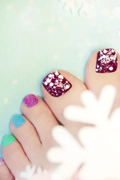 Pedicure de inverno com flocos de neve . — Fotografia de Stock