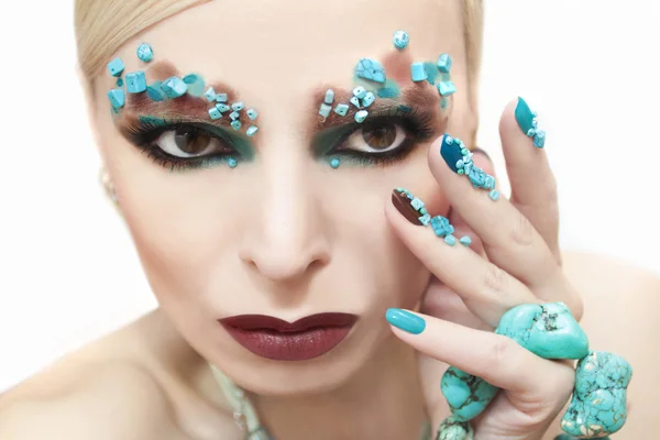 Makeup and manicure with turquoise. — Stock Photo, Image