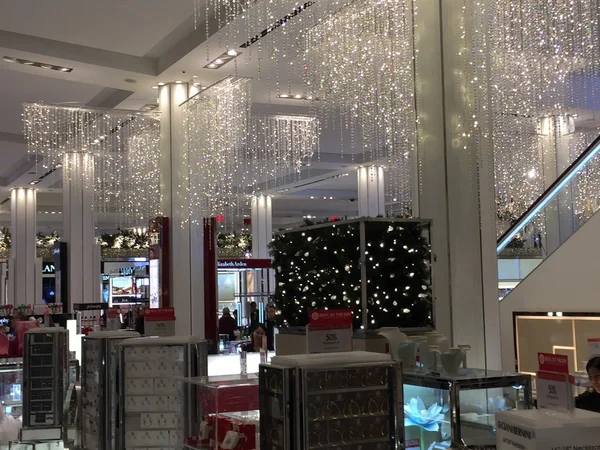 Decoración navideña en la tienda insignia de Macy 's en Herald Square en Nueva York —  Fotos de Stock