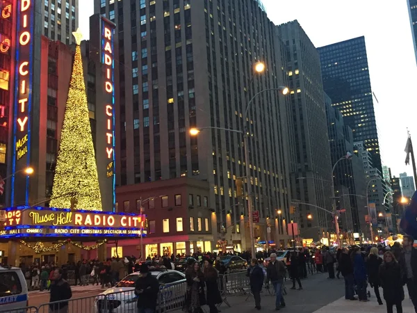 Kerst decor bij Radio City in New York — Stockfoto