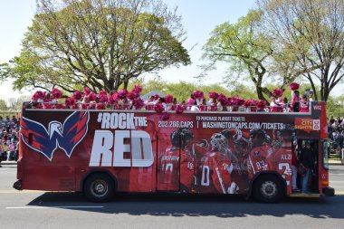 2016 Ulusal Cherry Blossom geçit töreninde Washington Dc