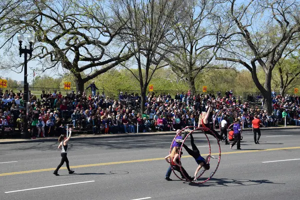 2016 Ulusal Cherry Blossom geçit töreninde Washington Dc