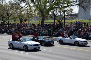 2016 Ulusal Cherry Blossom geçit töreninde Washington Dc