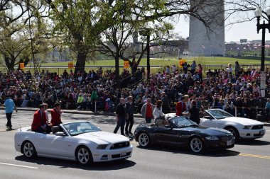 2016 Ulusal Cherry Blossom geçit töreninde Washington Dc