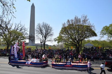 2016 Ulusal Cherry Blossom geçit töreninde Washington Dc