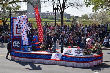 2016 Ulusal Cherry Blossom geçit töreninde Washington Dc