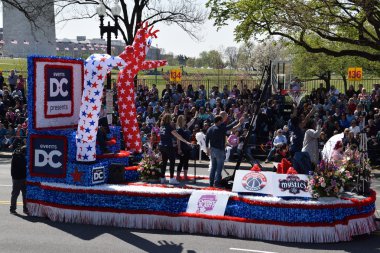 2016 Ulusal Cherry Blossom geçit töreninde Washington Dc