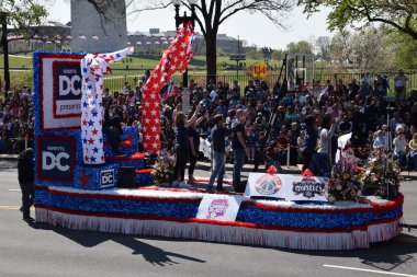 2016 Ulusal Cherry Blossom geçit töreninde Washington Dc