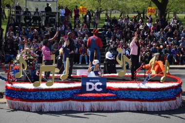 2016 Ulusal Cherry Blossom geçit töreninde Washington Dc