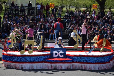 2016 Ulusal Cherry Blossom geçit töreninde Washington Dc