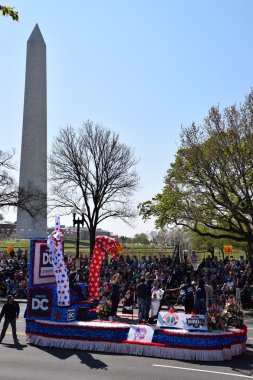 2016 Ulusal Cherry Blossom geçit töreninde Washington Dc