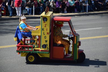 2016 Ulusal Cherry Blossom geçit töreninde Washington Dc