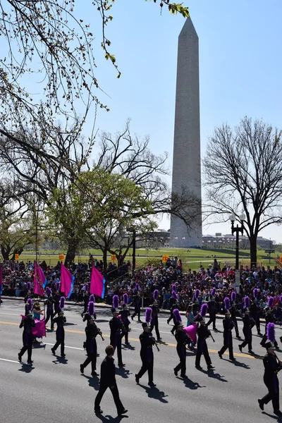 2016 Ulusal Cherry Blossom geçit töreninde Washington Dc