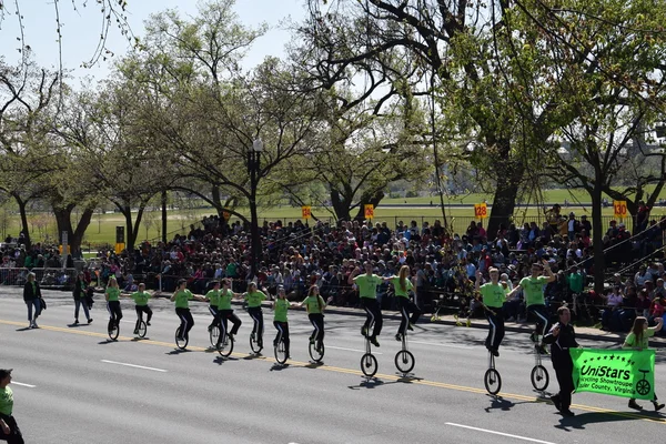 2016 Ulusal Cherry Blossom geçit töreninde Washington Dc