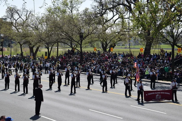 2016 Ulusal Cherry Blossom geçit töreninde Washington Dc