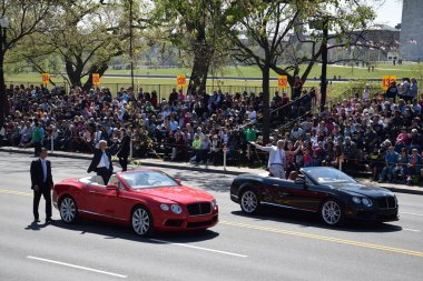 2016 Ulusal Cherry Blossom geçit töreninde Washington Dc