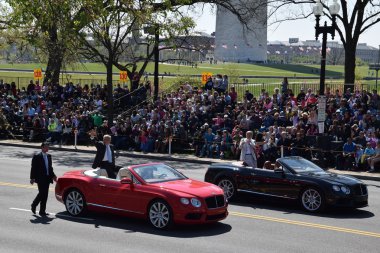 2016 Ulusal Cherry Blossom geçit töreninde Washington Dc