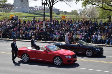 2016 Ulusal Cherry Blossom geçit töreninde Washington Dc