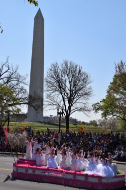 2016 Ulusal Cherry Blossom geçit töreninde Washington Dc