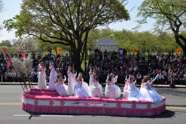 2016 Ulusal Cherry Blossom geçit töreninde Washington Dc