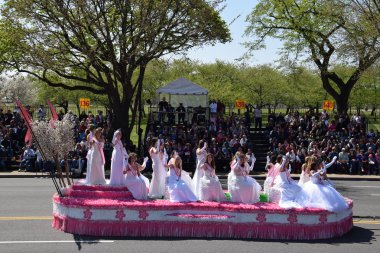 2016 Ulusal Cherry Blossom geçit töreninde Washington Dc