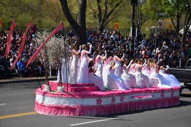 2016 Ulusal Cherry Blossom geçit töreninde Washington Dc