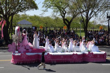 2016 Ulusal Cherry Blossom geçit töreninde Washington Dc