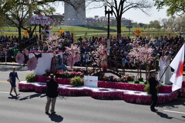 2016 Ulusal Cherry Blossom geçit töreninde Washington Dc