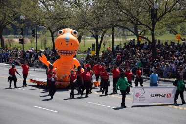2016 Ulusal Cherry Blossom geçit töreninde Washington Dc