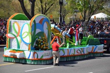 2016 Ulusal Cherry Blossom geçit töreninde Washington Dc