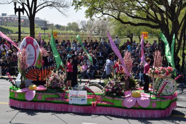2016 Ulusal Cherry Blossom geçit töreninde Washington Dc