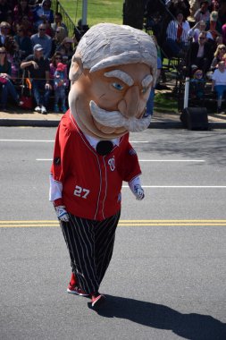 2016 Ulusal Cherry Blossom geçit töreninde Washington Dc