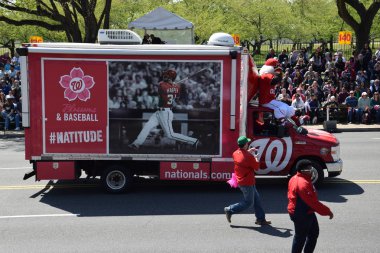 2016 Ulusal Cherry Blossom geçit töreninde Washington Dc