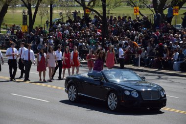 2016 Ulusal Cherry Blossom geçit töreninde Washington Dc