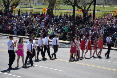 2016 Ulusal Cherry Blossom geçit töreninde Washington Dc
