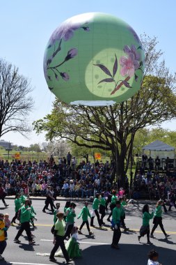 2016 Ulusal Cherry Blossom geçit töreninde Washington Dc