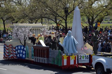 2016 Ulusal Cherry Blossom geçit töreninde Washington Dc