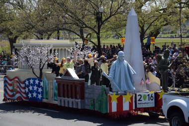 2016 Ulusal Cherry Blossom geçit töreninde Washington Dc