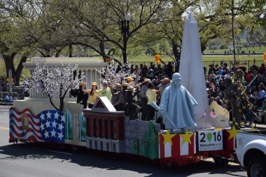 2016 Ulusal Cherry Blossom geçit töreninde Washington Dc