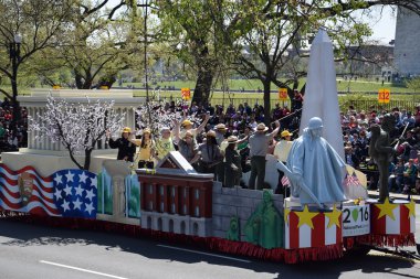 2016 Ulusal Cherry Blossom geçit töreninde Washington Dc