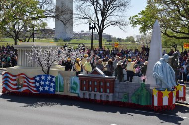 2016 Ulusal Cherry Blossom geçit töreninde Washington Dc