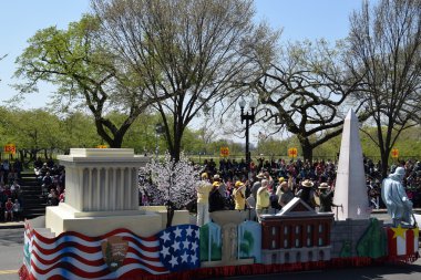 2016 Ulusal Cherry Blossom geçit töreninde Washington Dc