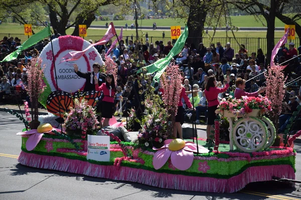 2016 Ulusal Cherry Blossom geçit töreninde Washington Dc